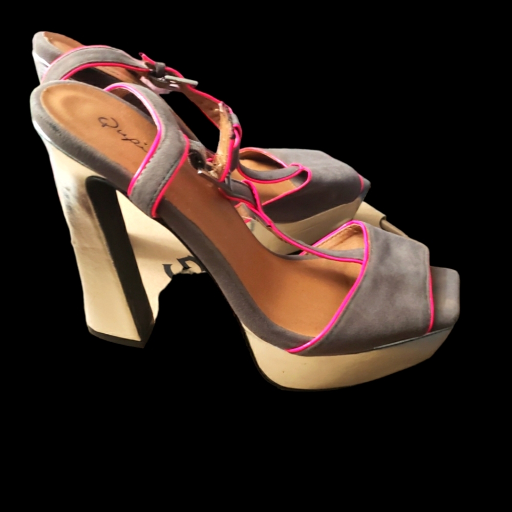 Qupid Platform Sandal Heels size 7 1/2 GUC